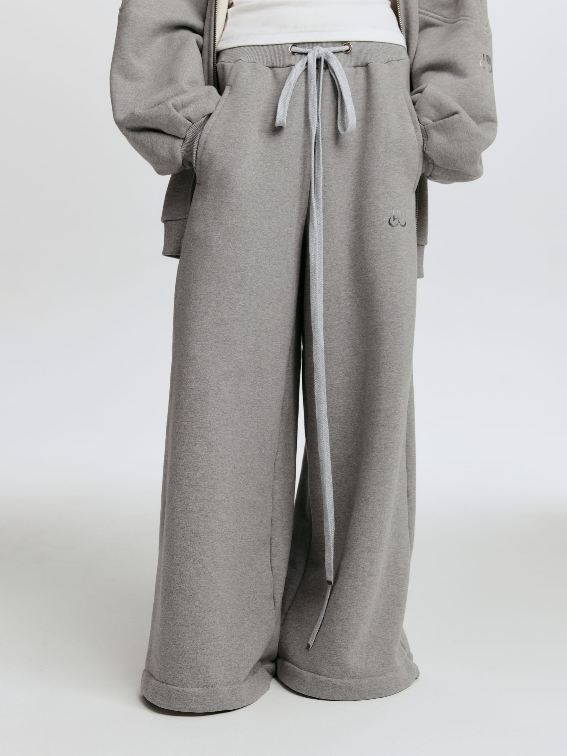 Брюки широкие унисекс с акцентным  шнуром